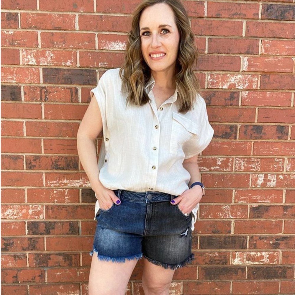 Cabi 5951 Boxy Spring Shirt Spring 2021 Medium EUC